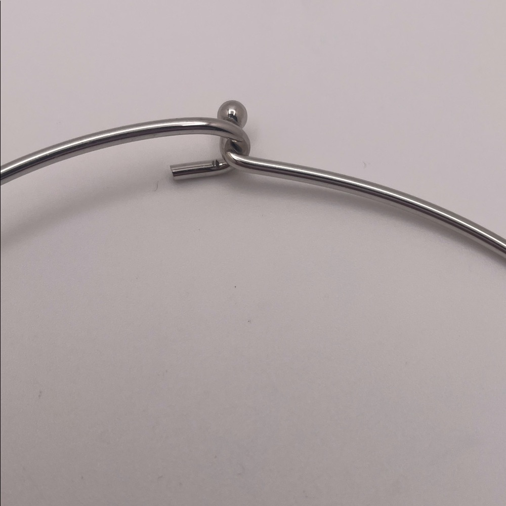 Elegant Silver and Purple Pendant Necklace - Picture 3 of 4
